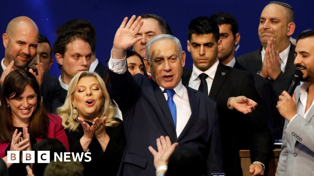 Israel election: Netanyahu seeks defectors after failing to secure majority