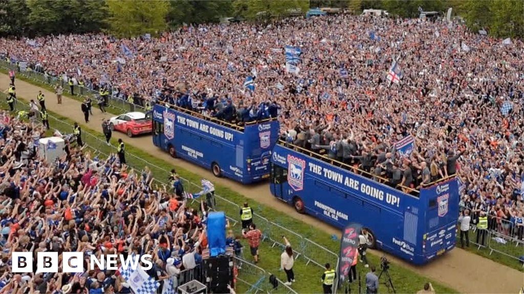 Watch: Thousands celebrate Ipswich Town promotion