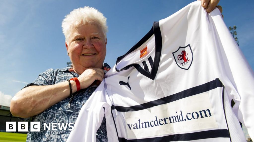 Val McDermid ends Raith Rovers support over David Goodwillie deal thumbnail