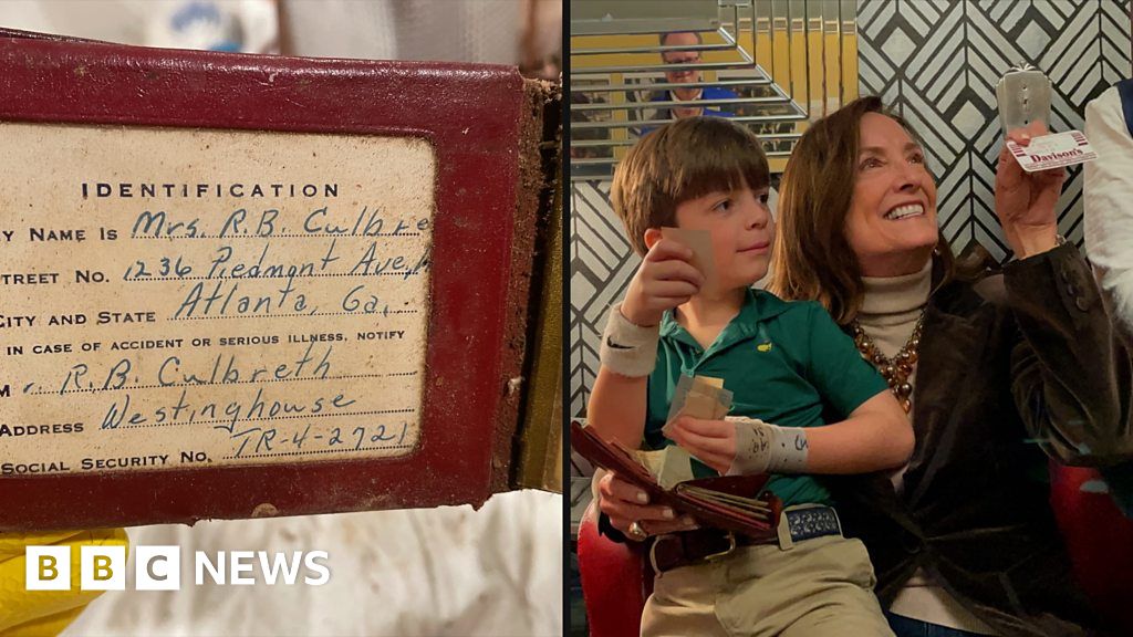 'Time capsule' wallet lost in 1950s reunited with owner's family