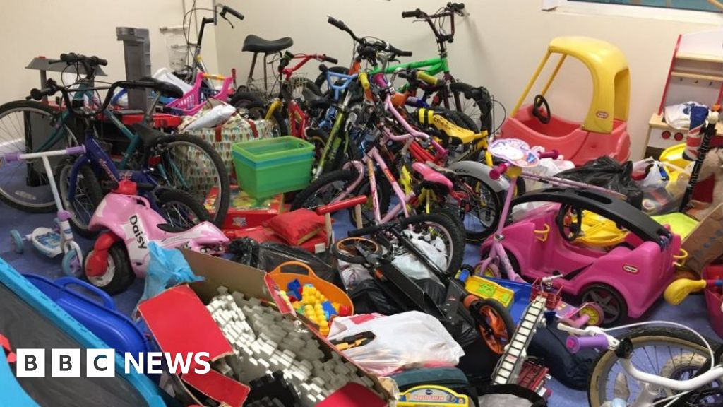 Bardwell School receives toy donations after arson attack - BBC News