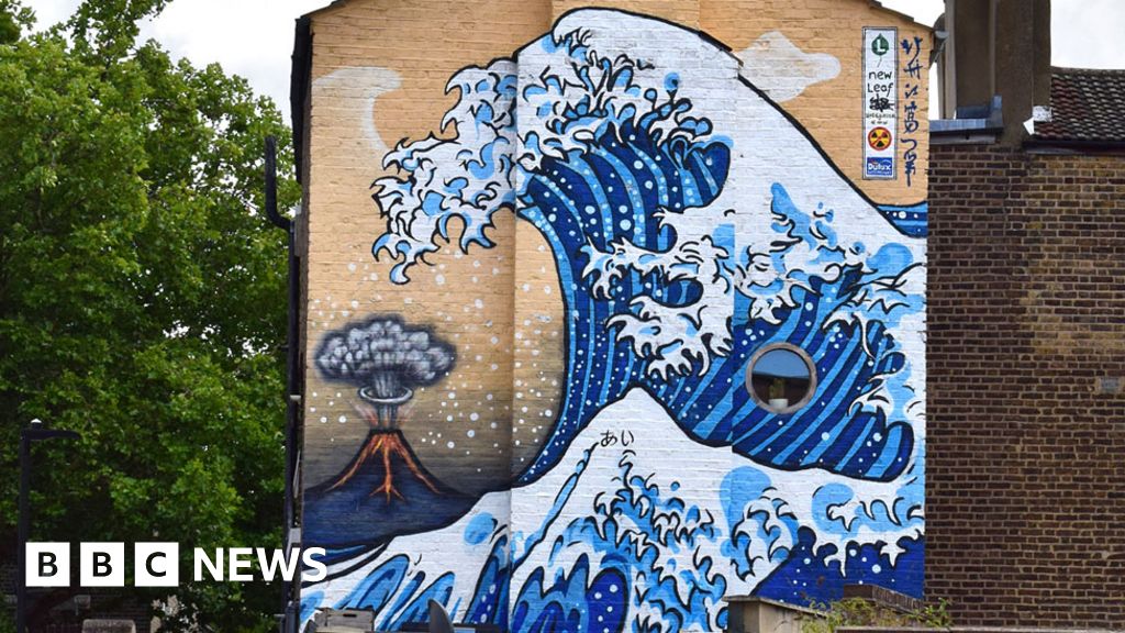 Walls of water: Hokusai and the Great Wave of Camberwell