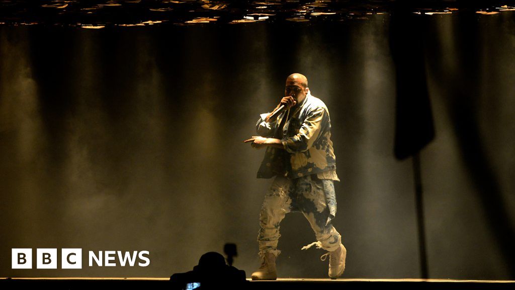 Highlights of Kanye West's set at Glastonbury 2015 BBC News