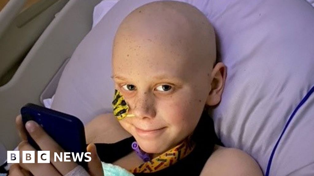 Calverton Christmas lights honour for young cancer survivor