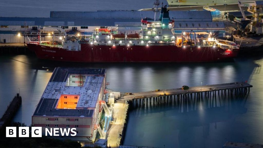 Bibby Stockholm: First asylum seekers to board barge