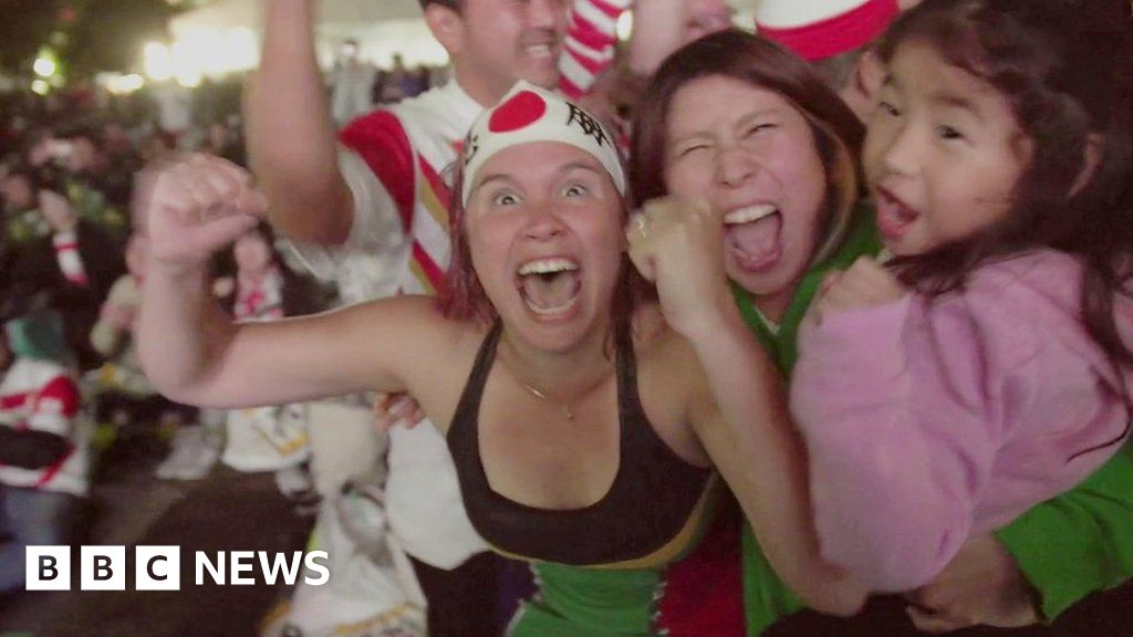 Rugby World Cup: South Africa fans go wild at win in Japan - BBC News