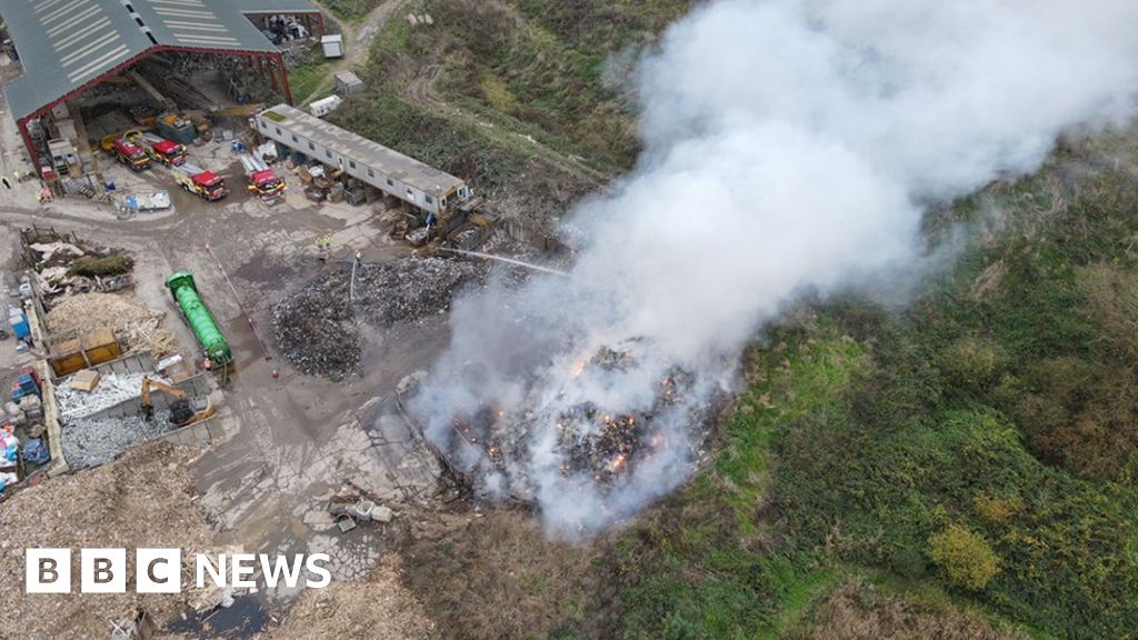 Devizes recycling centre fire extinguished