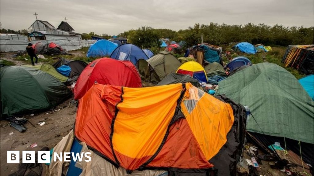 Calais migrants to be given heated tents, as police numbers rise BBC News