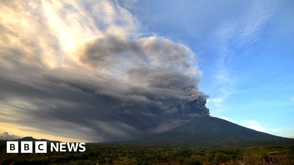 Bali Volcano: How Does Ash Affect Planes? - BBC News