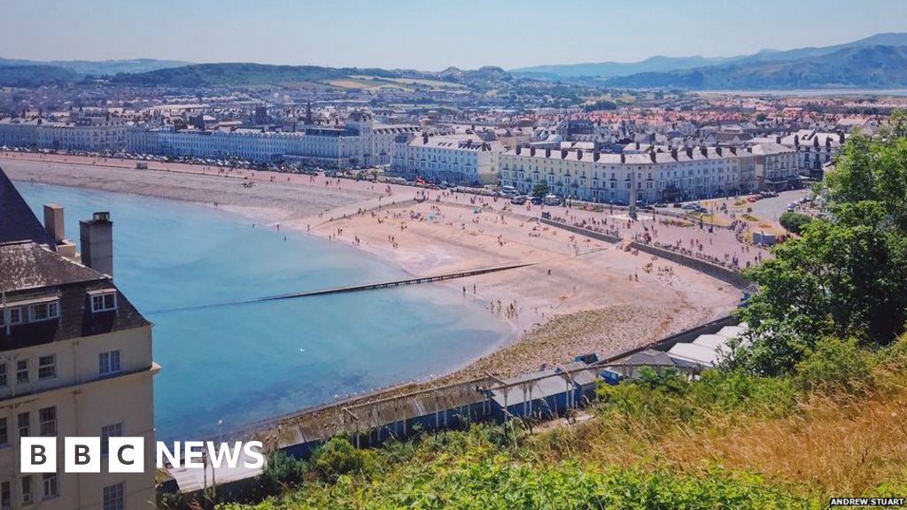 Porthmadog Is Hottest Part Of Uk As Tarmac Melts In The Sun Bbc News