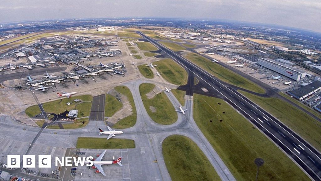 Heathrow: Two planes in 'minor collision'