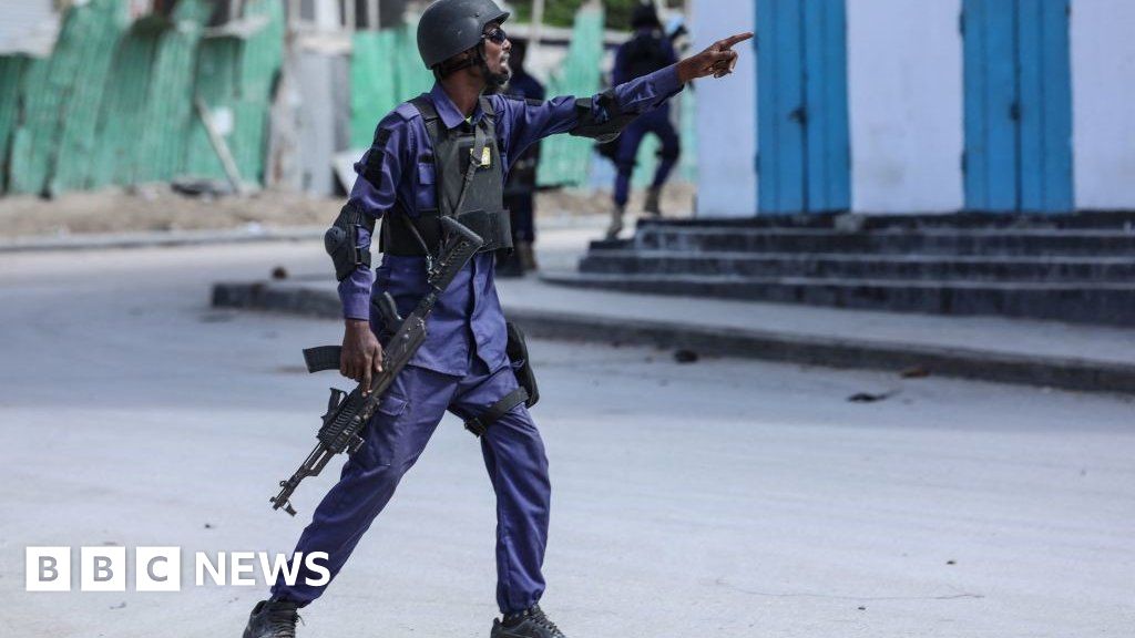 al-shabab-islamists-kill-12-in-somali-hotel-attack
