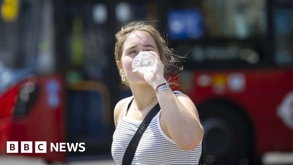 Heat-health alert in force as parts of UK to hit 30C