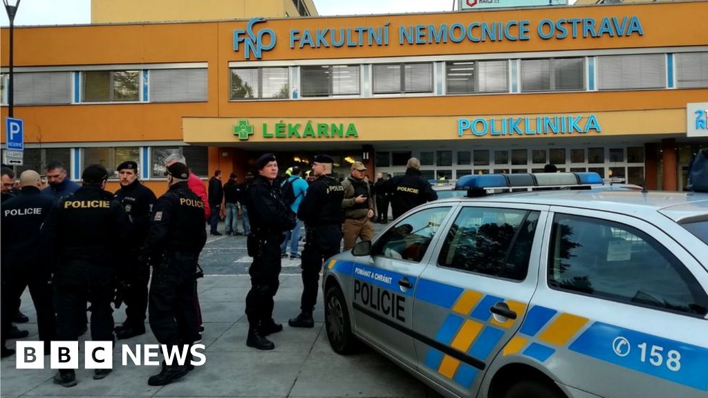 Gunman on run after deadly Czech hospital shooting