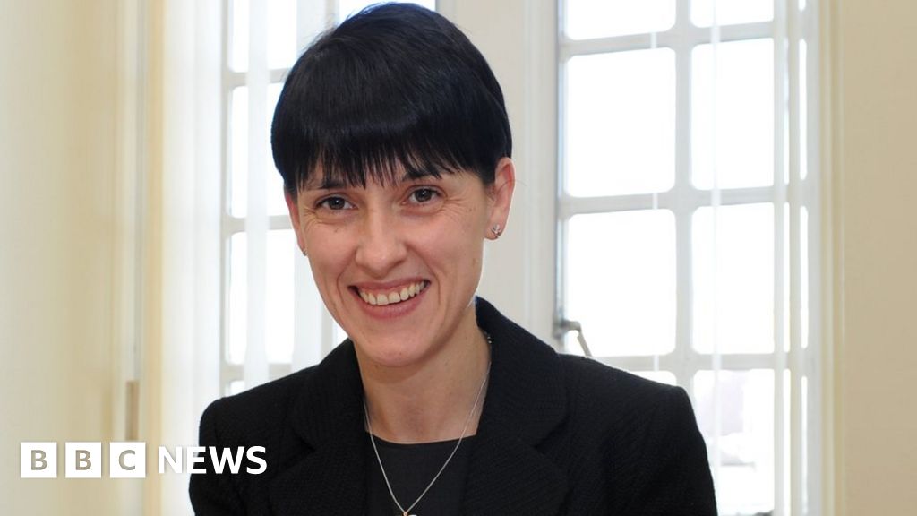 Wendy Walters to replace Carmarthenshire's longserving chief BBC News