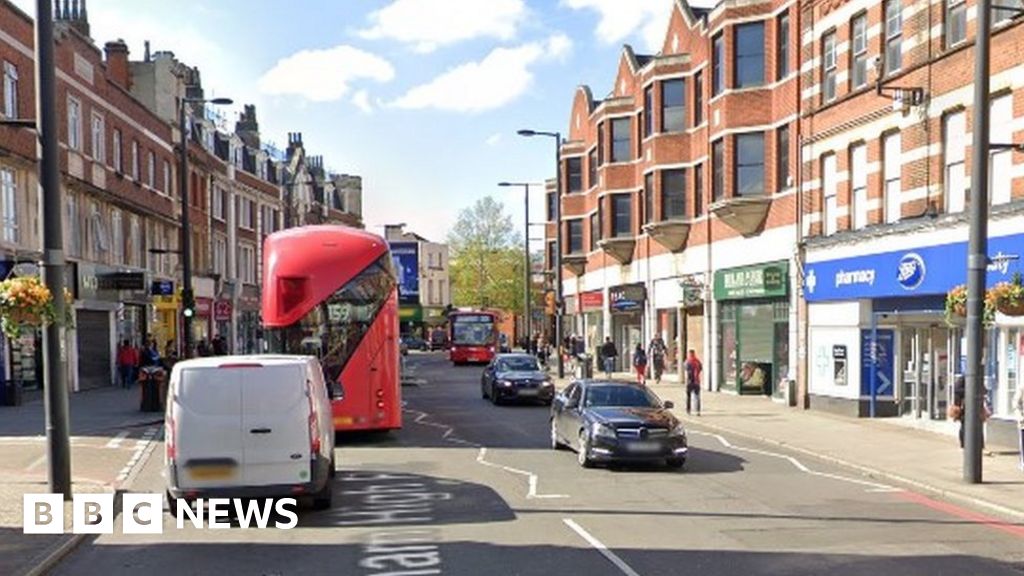 Streatham: Man killed in attack on busy high street
