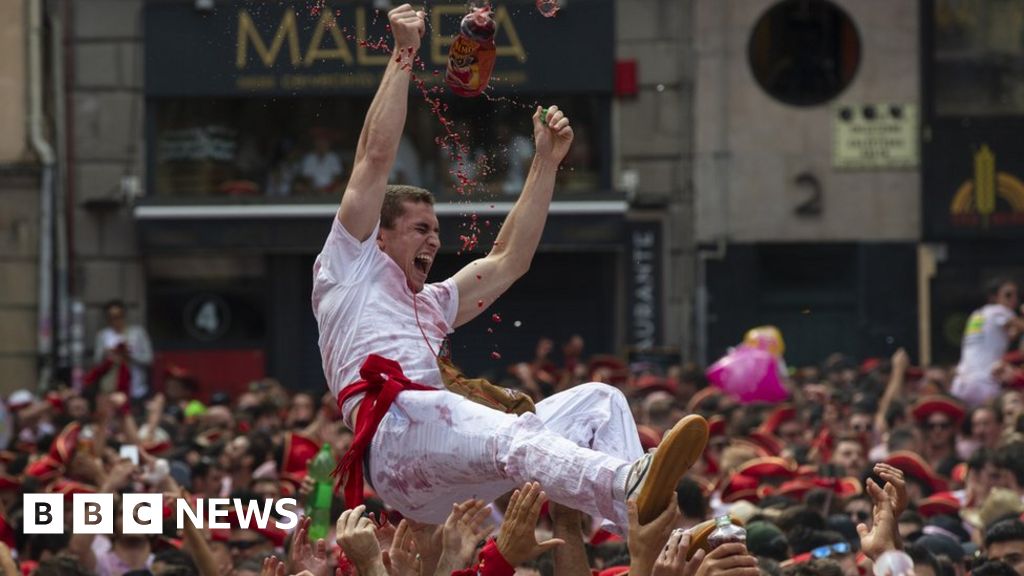 San Fermín bull festival begins under sexual abuse cloud - BBC News