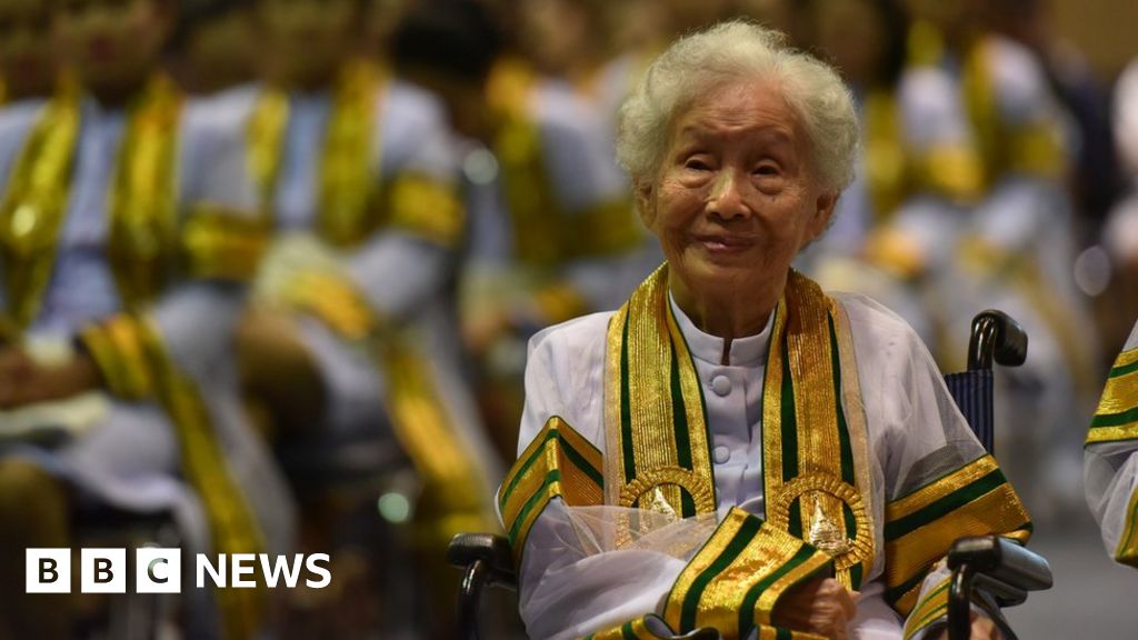 Thai Granny Completes University Degree At 91 Bbc News 