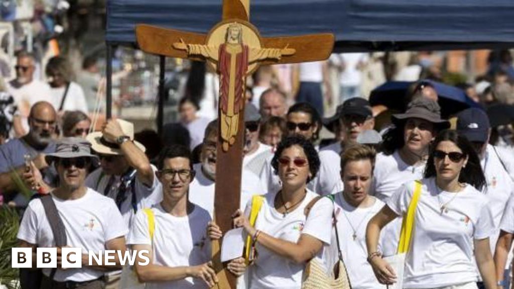 LGBTQ+ Catholics make historic pilgrimage at Vatican