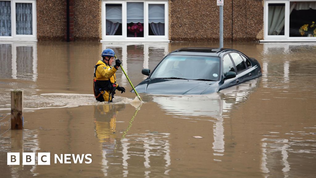 Flood warning alert sign-ups on mobile phones 'worryingly low'