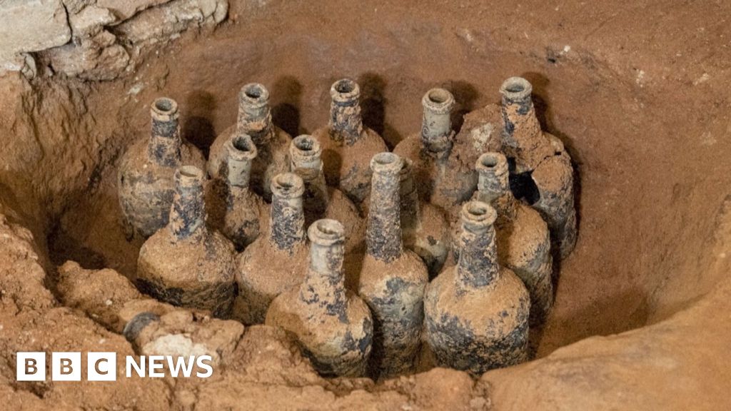 'Pretty spectacular' discovery in George Washington's cellar