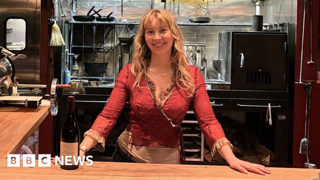 https://ichef.bbci.co.uk/news/1024/branded_news/2add/live/70cad1a0-9592-11f1-870d-5d08c49babb2.jpg
