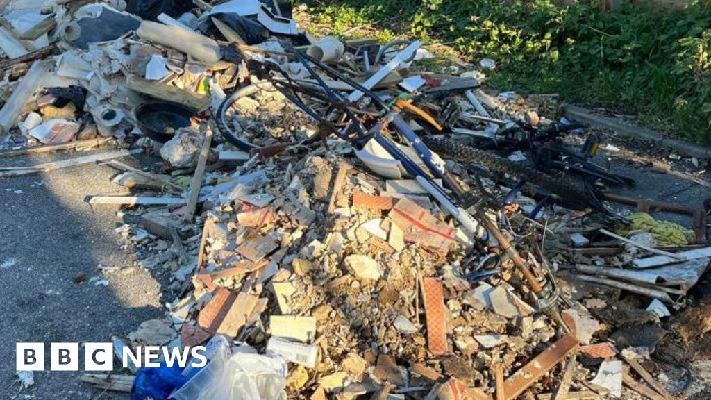 Bognor Regis: School waits weeks for fly-tipping rubbish removal - BBC News