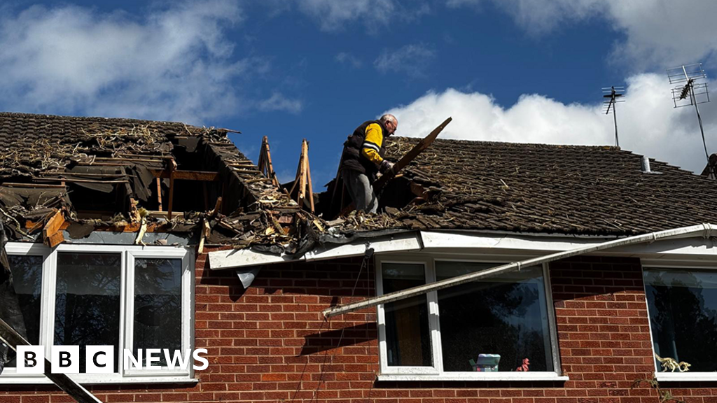 Families left homeless as tree falls into houses in Kinver