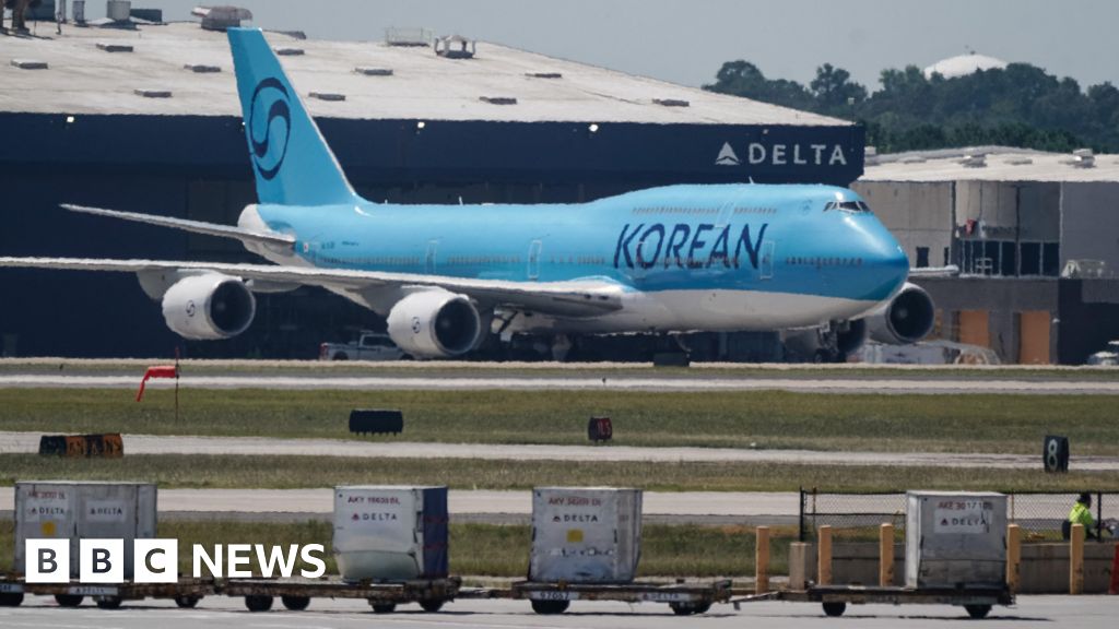 South Korea workers detained in US raid head home thumbnail