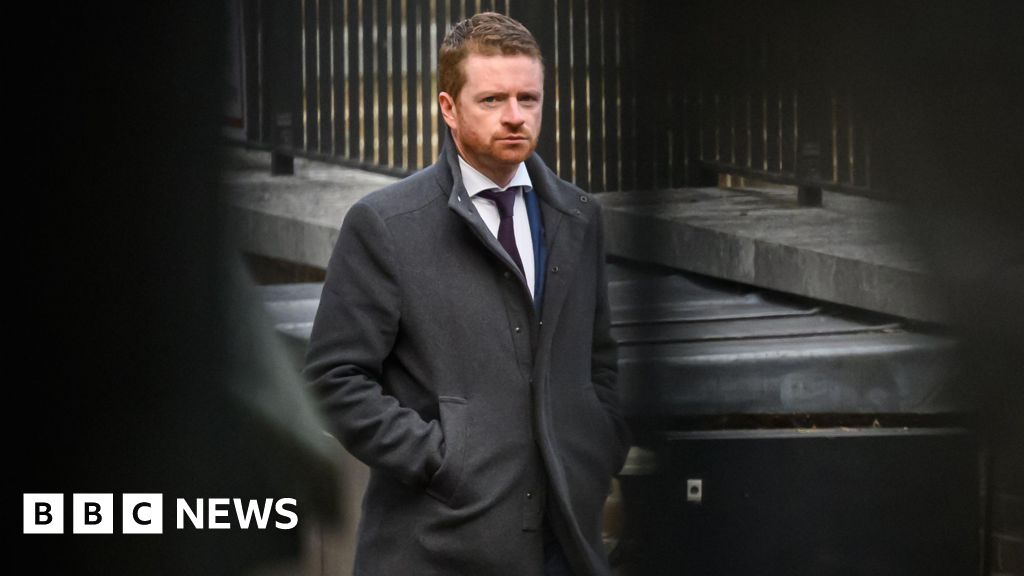 bbc.co.uk - Jennifer McKiernan - Streeting queries police dropping McSweeney phone theft inquiry