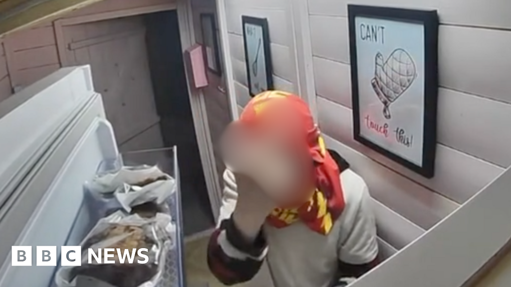 Thief sticks middle finger up at honesty box CCTV