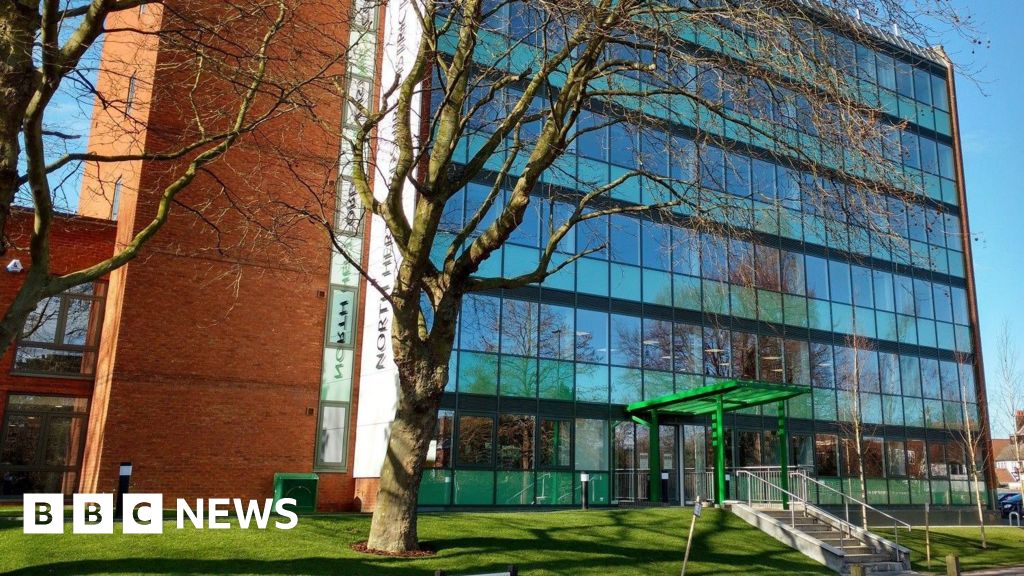 North Herts leader fears losing confidence vote over unitary bid