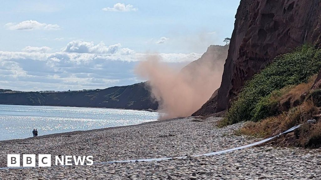 People rescued after 'significant' cliff collapse