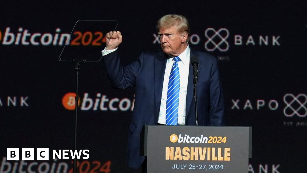 Trump courts crypto industry votes and campaign donations