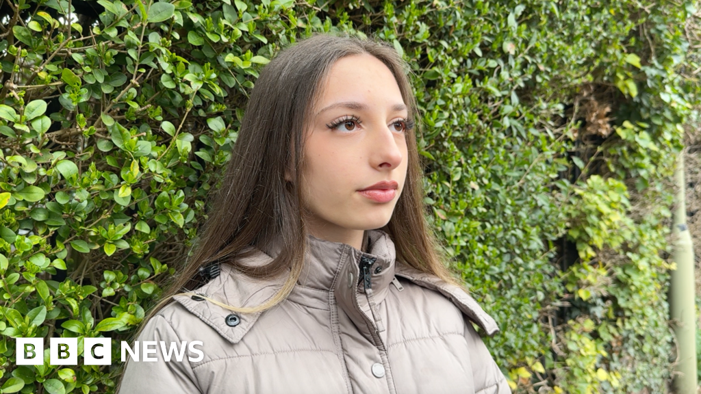 Teenagers say weekend and Saturday jobs are 'impossible' to find