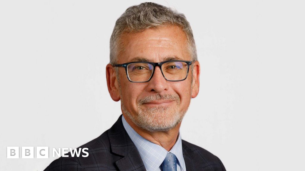 Dundee University bosses quit after damning report into financial collapse