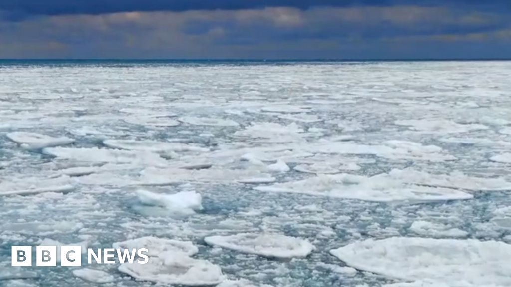 Watch mesmerising ice formations cover parts of Lake Michigan