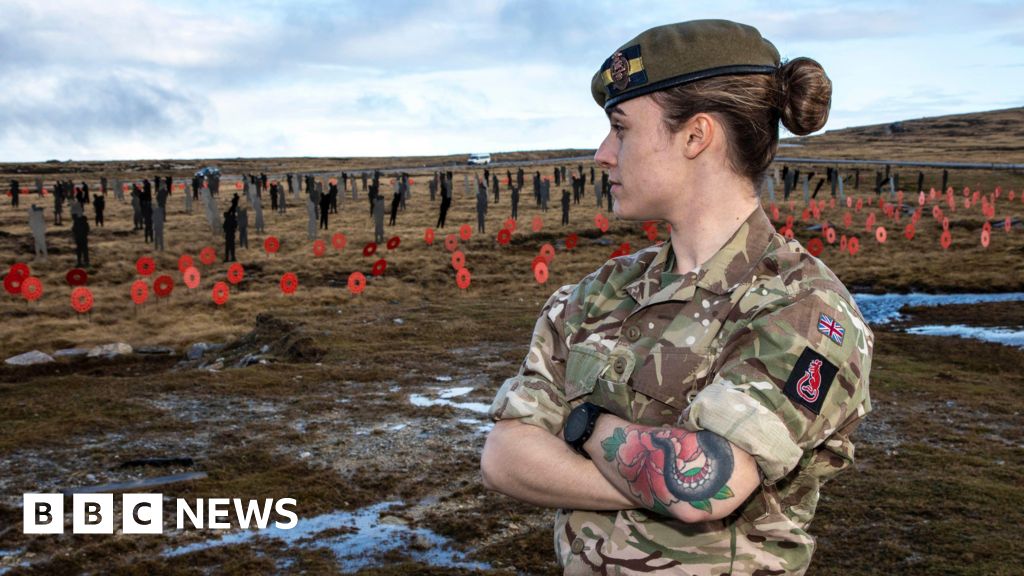 bbc.co.uk - Rebecca Ricks - Military kit prompts breast-fit concerns among women troops