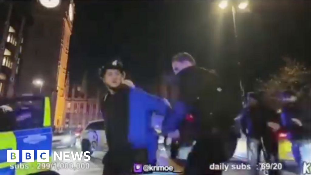 Livestreamer in imitation firearm arrest