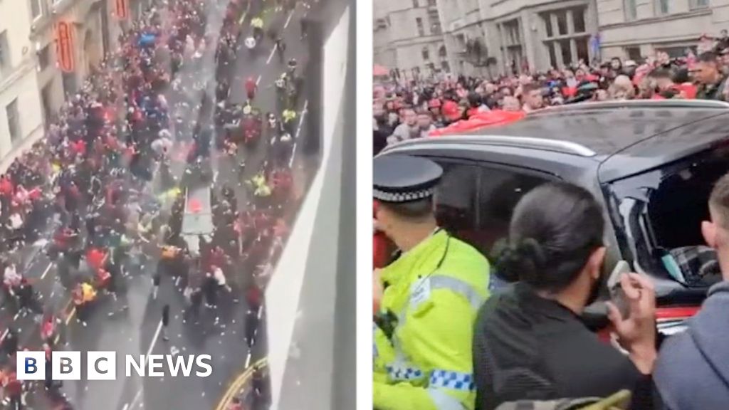 Moment car drives into crowd at Liverpool trophy parade