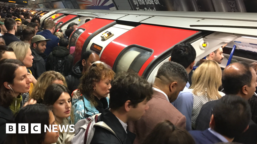 Euston Tube stations need urgent upgrade report by engineers says