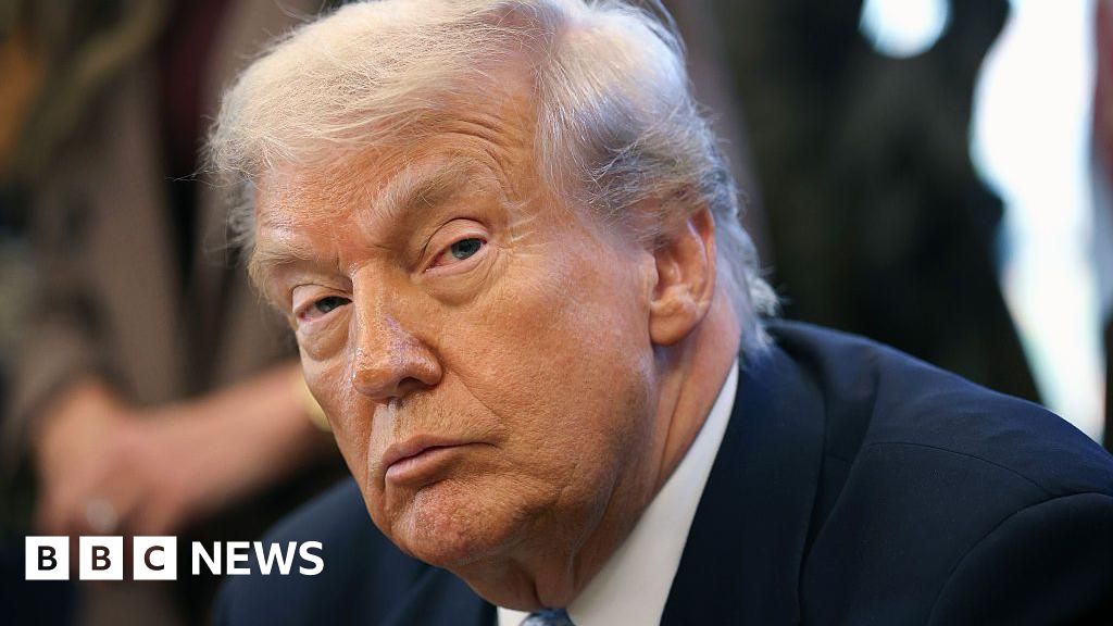 ترامب يطالب شركات الطيران باعتبار المجال الجوي الفنزويلي مغلقًا