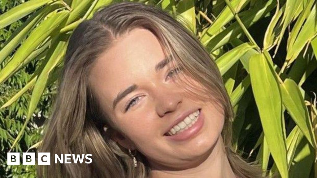 Holly Bowles: Father of teen who died in Laos poisonings tells BBC she was full of life