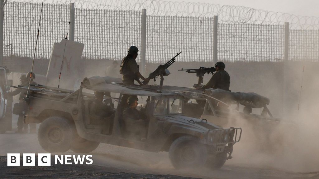 Palestinians flee IDF attacks on Gaza City as Israelis protest against occupation plan