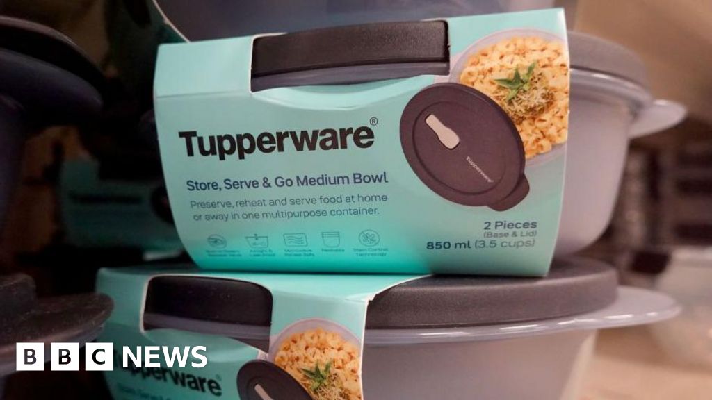 Парти за Tupperware, тъй като IT файлове за фалит 