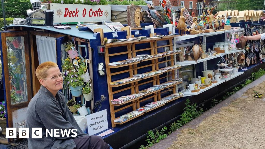 bbc.co.uk - Tom Oakley - Narrowboats bring floating market to Staffordshire canal
