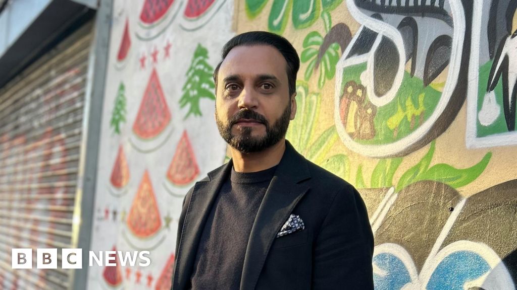 Hamas post leads to mosque trustee facing three-year suspension