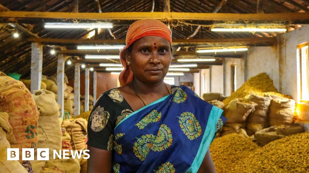 Tamil Nadu Teens menangkap buruh India dalam gambar