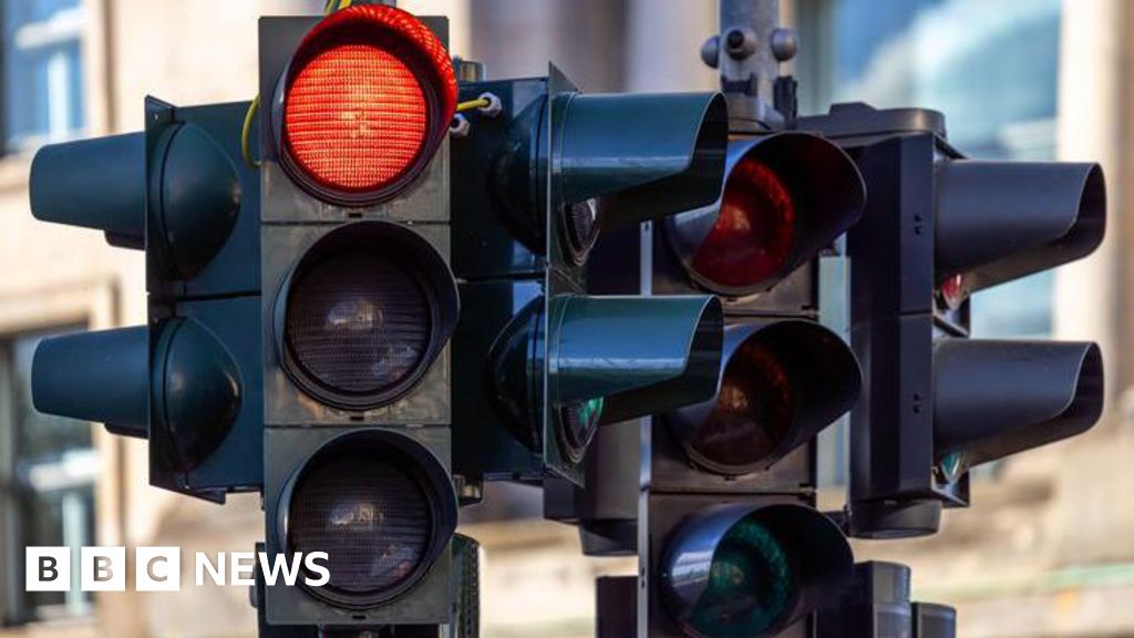 bbc.co.uk - Julia Armstrong - New bus technology to prompt traffic light changes in Sheffield