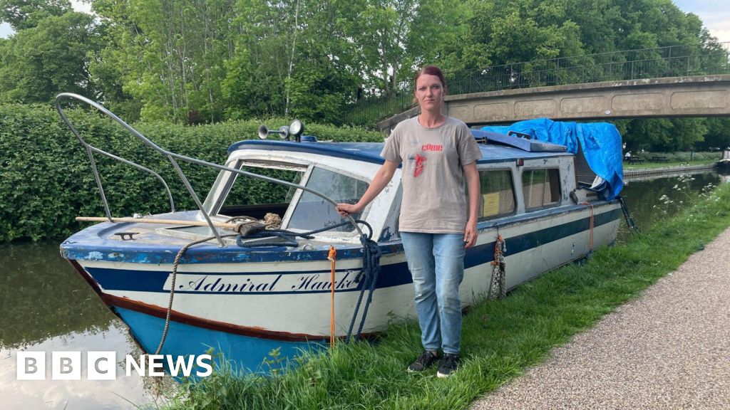 Woman left homeless after canal boat stolen